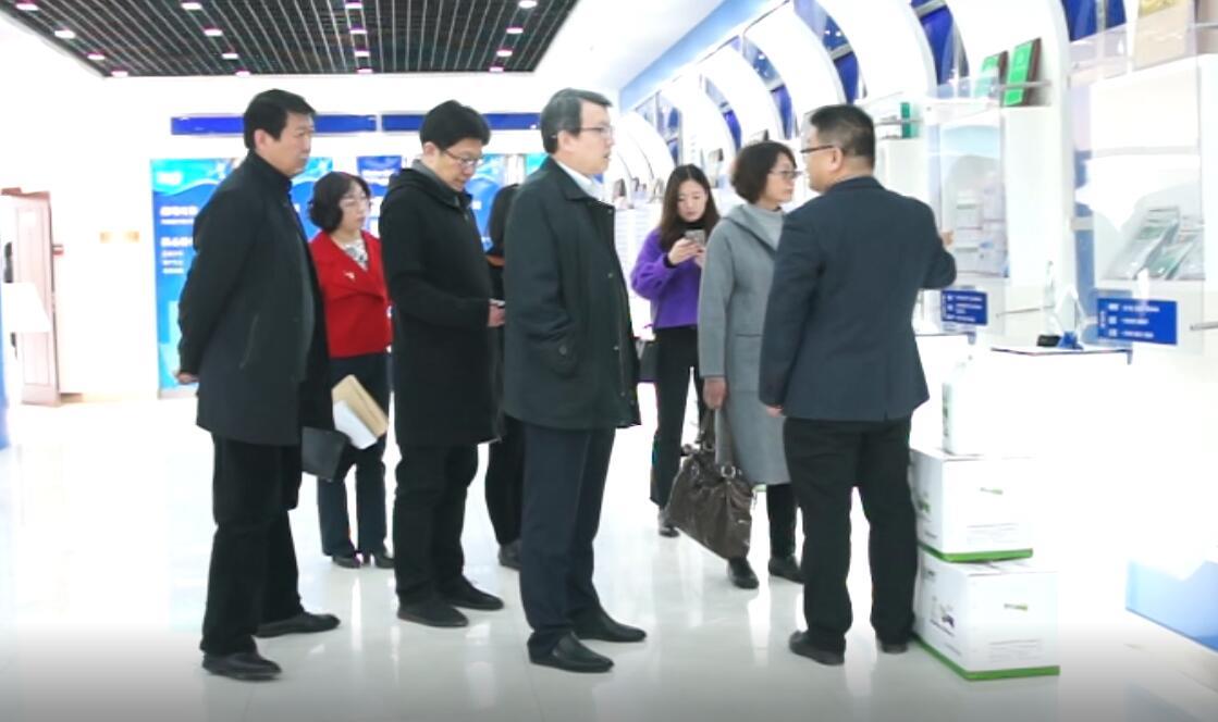 青島市人力資源社會(huì)保障局副局長王堯一行到集團(tuán)參觀考察